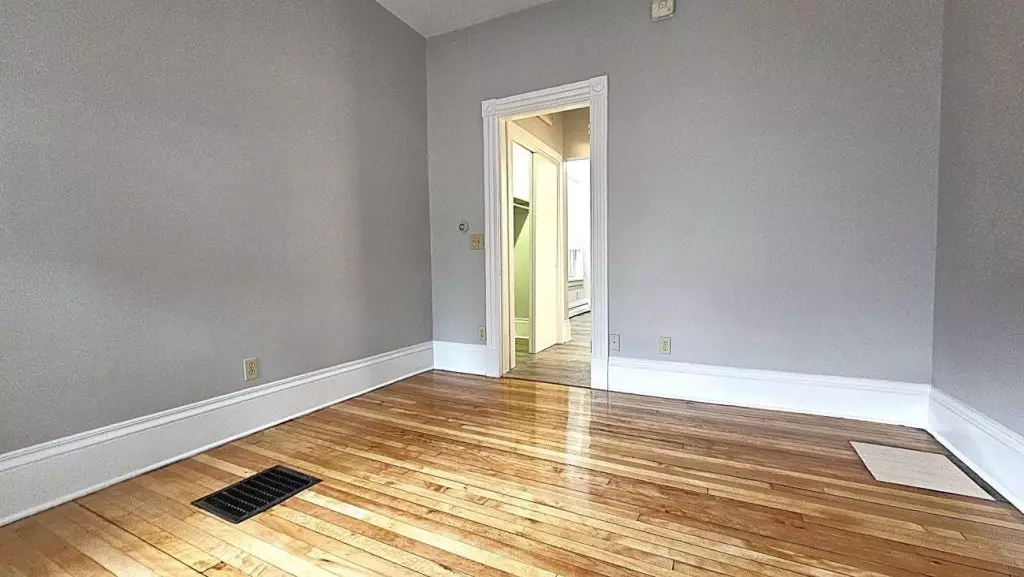 STUDIO APARTMENT – AVAILABLE JUNE 1, 2026