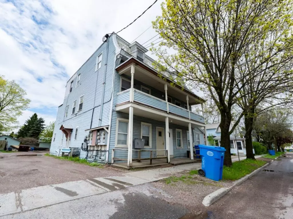 Newly Renovated 2 bedroom apartment