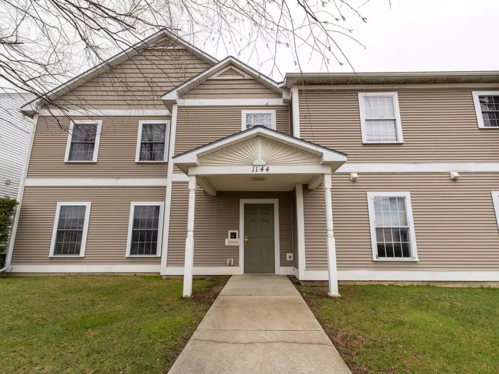 2 Bedroom with Laundry and Parking – 1144 North Ave in Burlington