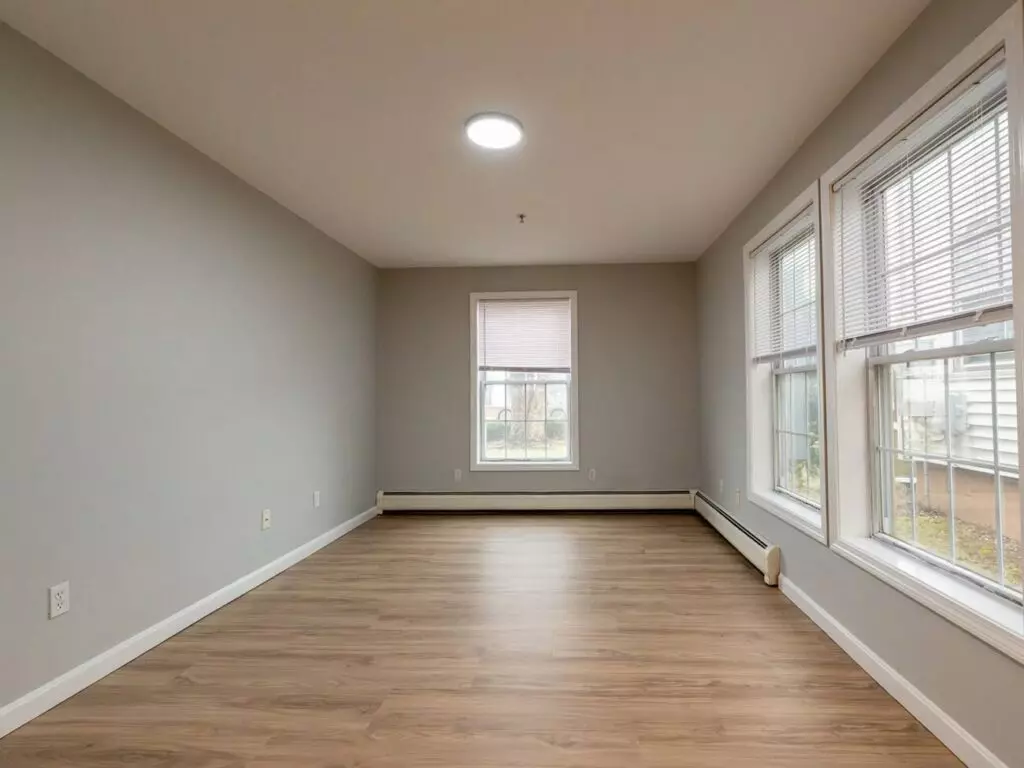 2 Bedroom with Laundry and Parking – 1144 North Ave in Burlington