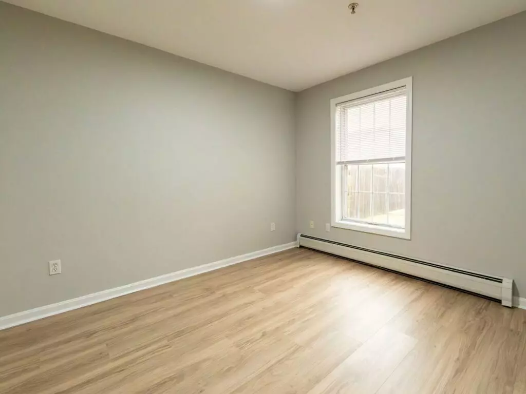 2 Bedroom with Laundry and Parking – 1144 North Ave in Burlington