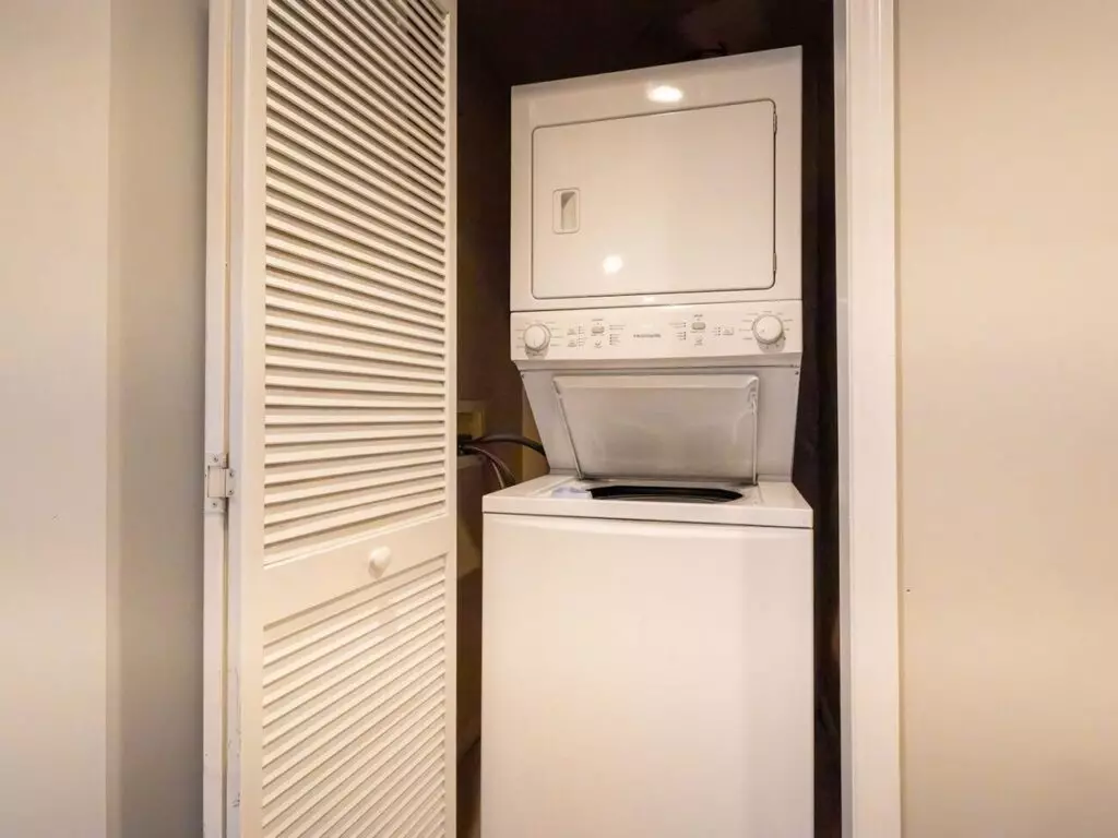 2 Bedroom with Laundry and Parking – 1144 North Ave in Burlington