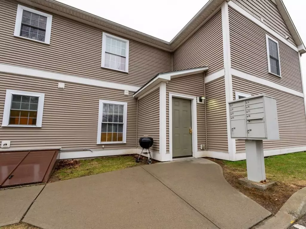 2 Bedroom with Laundry and Parking – 1144 North Ave in Burlington