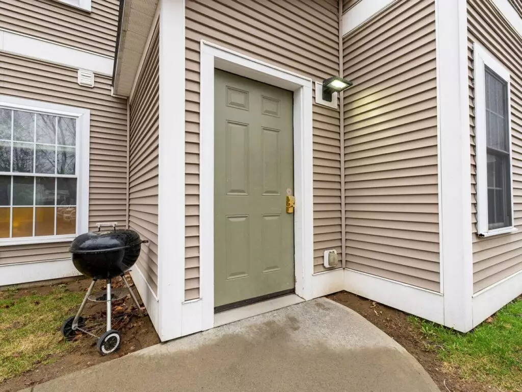 2 Bedroom with Laundry and Parking – 1144 North Ave in Burlington