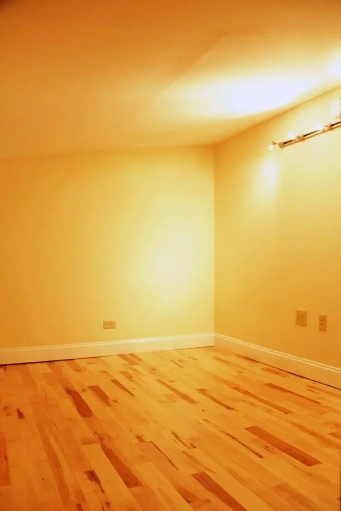 162 North St – GREAT 2 BED W/ TWO ADDITIONAL BONUS ROOMS LOCATED IN DOWNTOWN BURLINGTON- AVAILABLE June 1st 2026