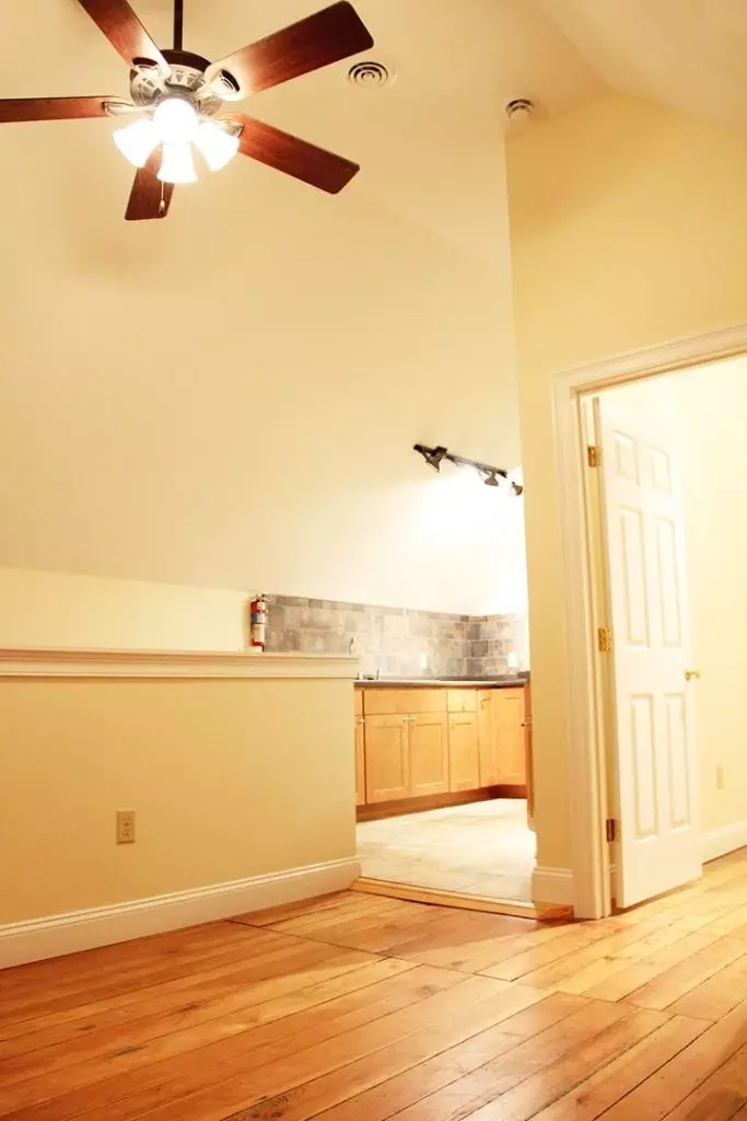 AVAILABLE JUNE 1, 2026 – 9 Bedroom Off-Campus Student Housing