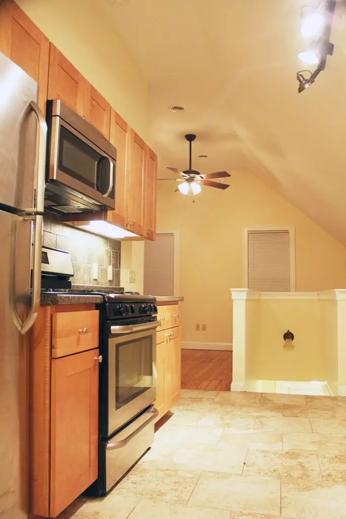 AVAILABLE JUNE 1, 2026 – 9 Bedroom Off-Campus Student Housing