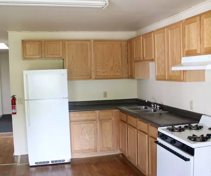 252 North St #4, Burlington, VT | 4 Bedroom Apartment with In-Unit Laundry & Parking | Old North End | Immediate Move-In