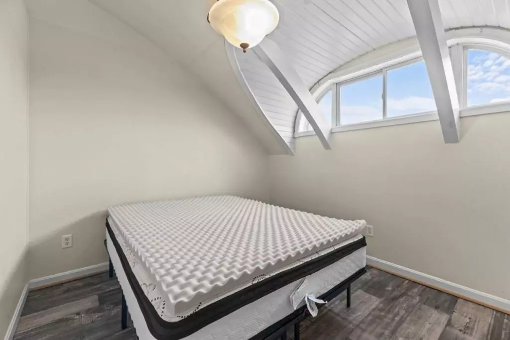 Unique 1 Bedroom 1 Bath Apartment