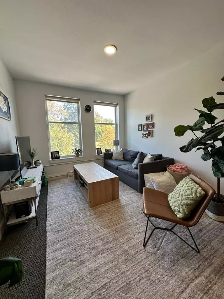 Gorgeous One Bedroom Apartment Located in the Heart of St. Albans