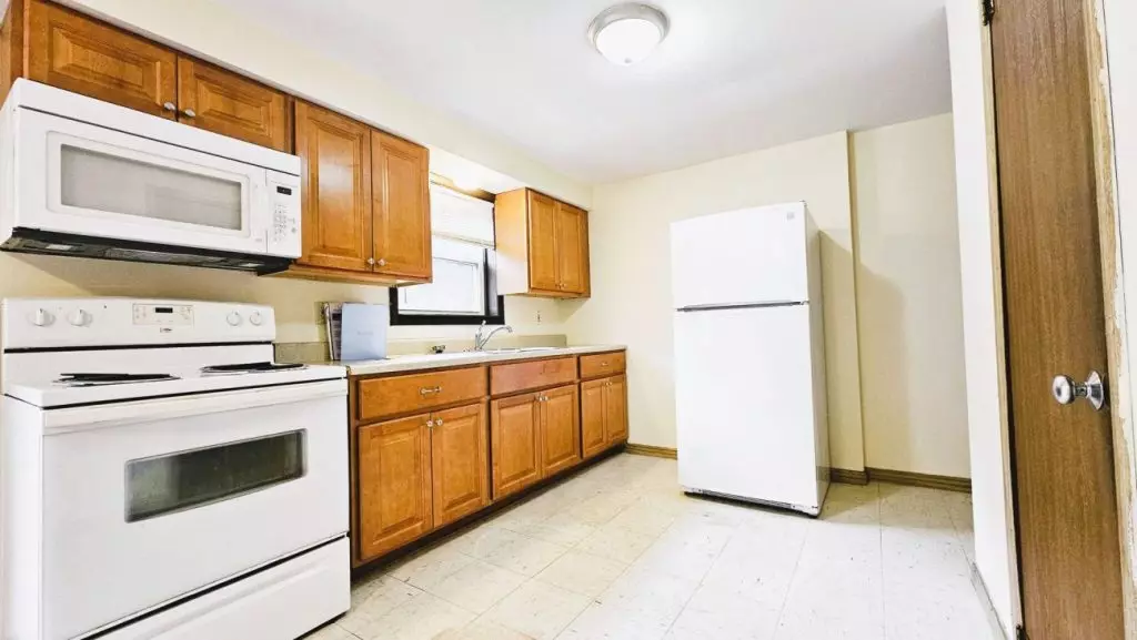 Spacious 2 bedroom available in quiet neighborhood!