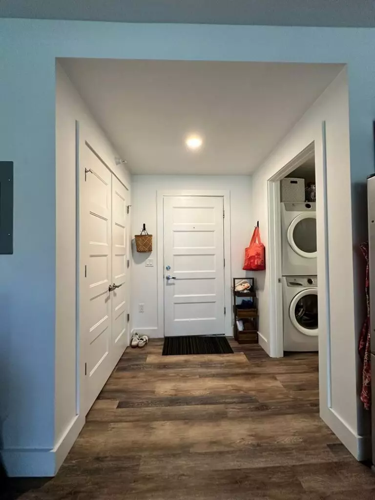 Gorgeous One Bedroom Apartment Located in the Heart of St. Albans