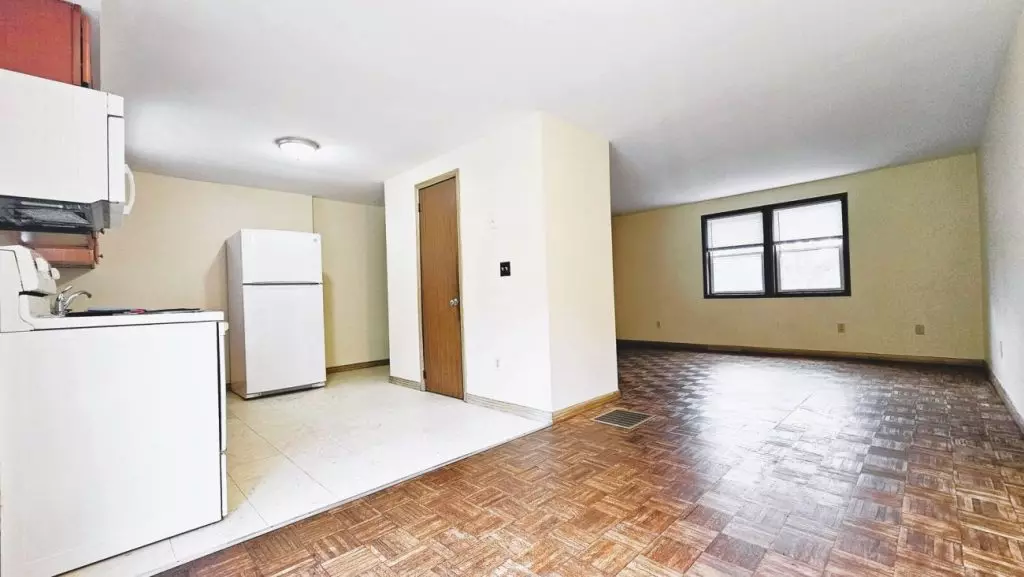 Spacious 2 bedroom available in quiet neighborhood!