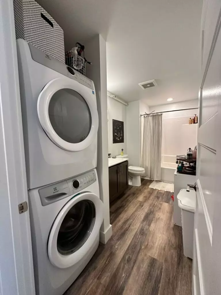 Gorgeous One Bedroom Apartment Located in the Heart of St. Albans
