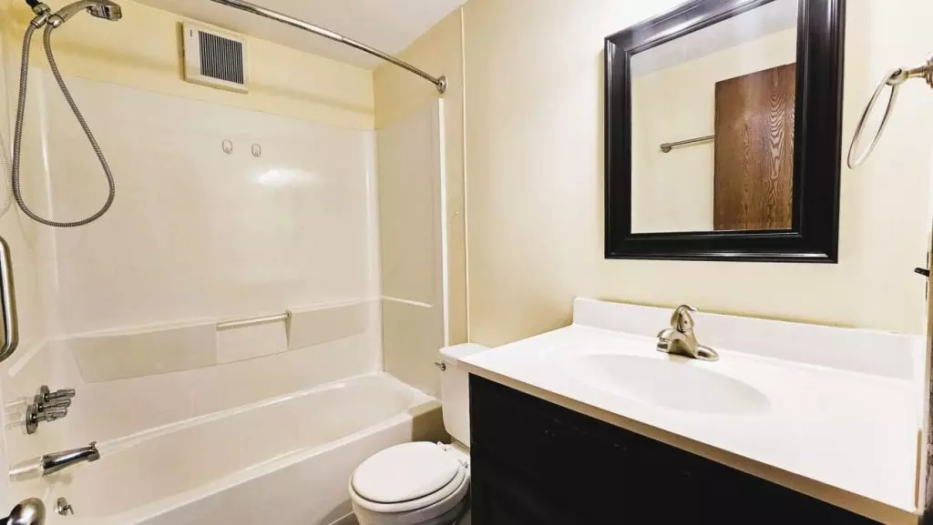Spacious 2 bedroom available in quiet neighborhood!