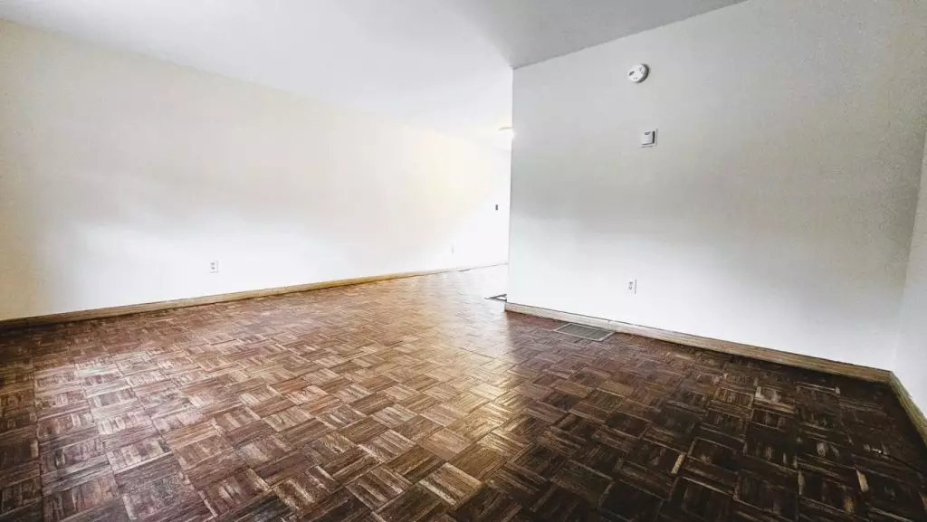 Spacious 2 bedroom available in quiet neighborhood!