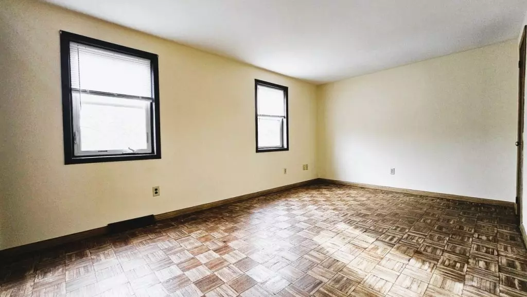 Spacious 2 bedroom available in quiet neighborhood!