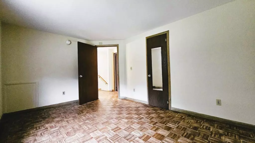 Spacious 2 bedroom available in quiet neighborhood!