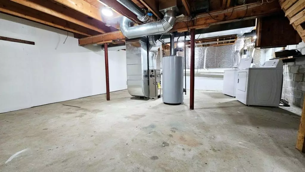 Spacious 2 bedroom available in quiet neighborhood!