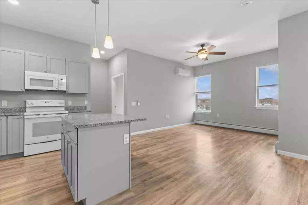 Spacious 2-Bedroom, 2 Bath Apartment at 32 Cottonwood Drive, Apt #213– Williston, VT!