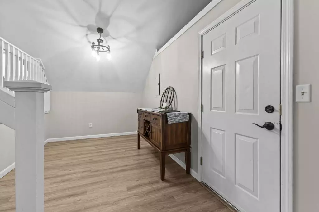 Studio Apartment Available for Immediate Move-in!