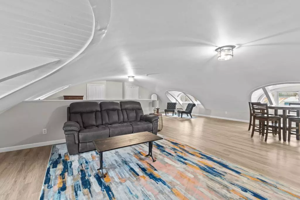 Studio Apartment Available for Immediate Move-in!
