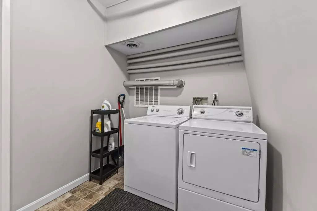 Studio Apartment Available for Immediate Move-in!