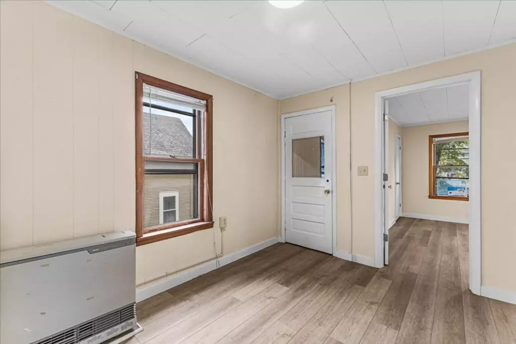 PRIVATE ROOM FOR RENT IN A FOUR BEDROOM APARTMENT Available for Immediate Move-in!
