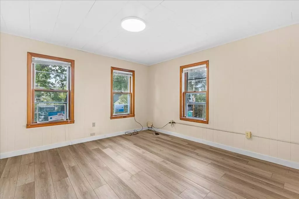 PRIVATE ROOM FOR RENT IN A FOUR BEDROOM APARTMENT Available for Immediate Move-in!