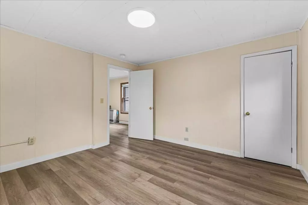 PRIVATE ROOM FOR RENT IN A FOUR BEDROOM APARTMENT Available for Immediate Move-in!