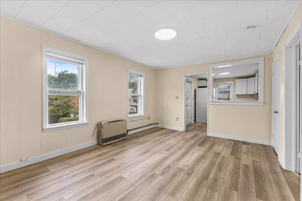 PRIVATE ROOM FOR RENT IN A FOUR BEDROOM APARTMENT Available for Immediate Move-in!