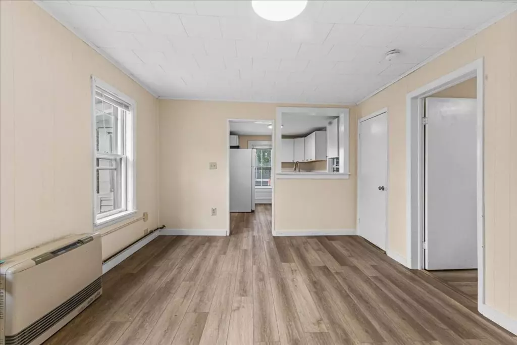 PRIVATE ROOM FOR RENT IN A FOUR BEDROOM APARTMENT Available for Immediate Move-in!
