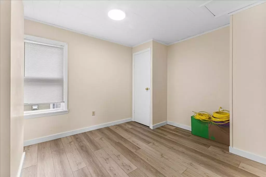 PRIVATE ROOM FOR RENT IN A FOUR BEDROOM APARTMENT Available for Immediate Move-in!