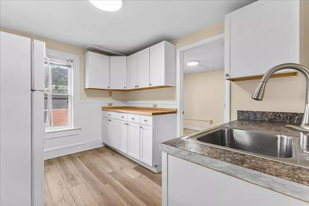 PRIVATE ROOM FOR RENT IN A FOUR BEDROOM APARTMENT Available for Immediate Move-in!