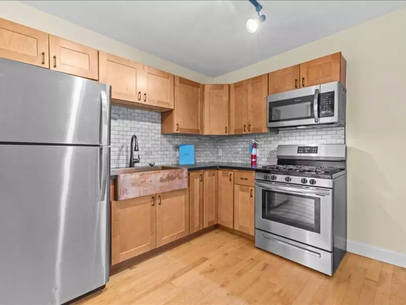 2 Bedroom Apartment in Old North End | In-Unit Laundry