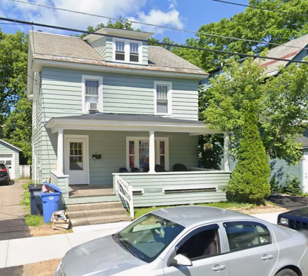 43 Isham St, Burlington, VT | 5 Bedroom House Near UVM | June 2027