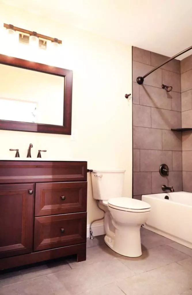 8 Chase St, Burlington, VT | Renovated 4 Bedroom Apartment Near UVM & Winooski | June 2027