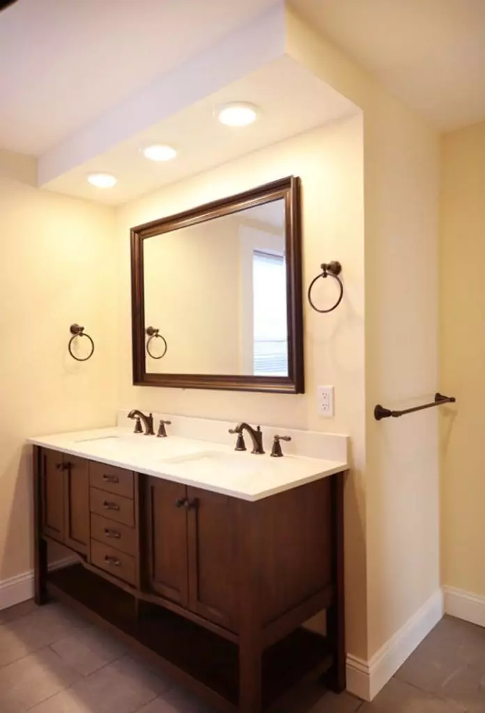 8 Chase St, Burlington, VT | Renovated 4 Bedroom Apartment Near UVM & Winooski | June 2027