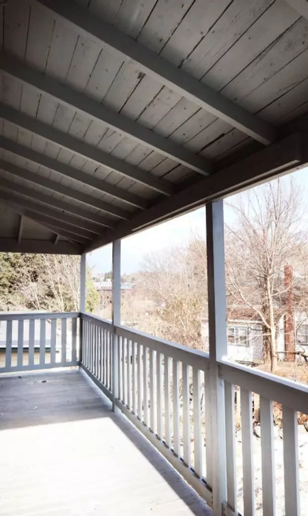 8 Chase St, Burlington, VT | Renovated 4 Bedroom Apartment Near UVM & Winooski | June 2027