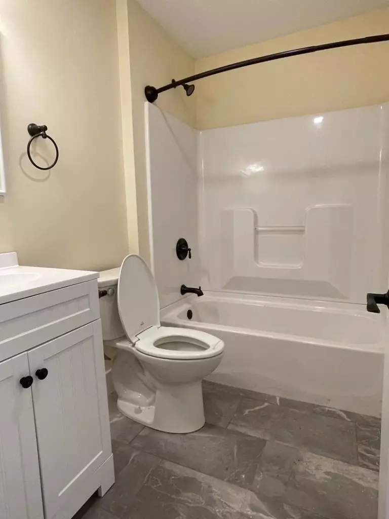 207 1/2 South Union St, Burlington, VT | 4 Bedroom Apartment Near UVM & Downtown | June 2027