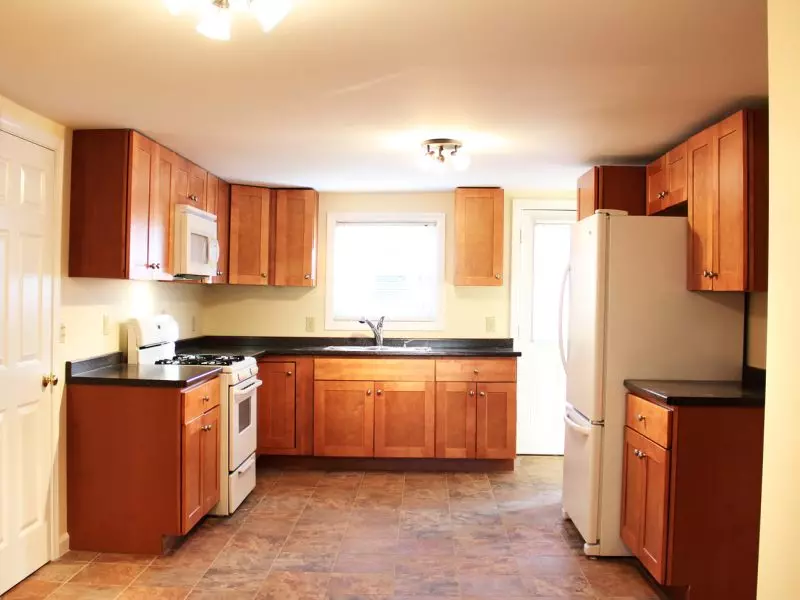 68B Chase St, Burlington, VT | 4 Bedroom Apartment Near UVM & Winooski | June 2027
