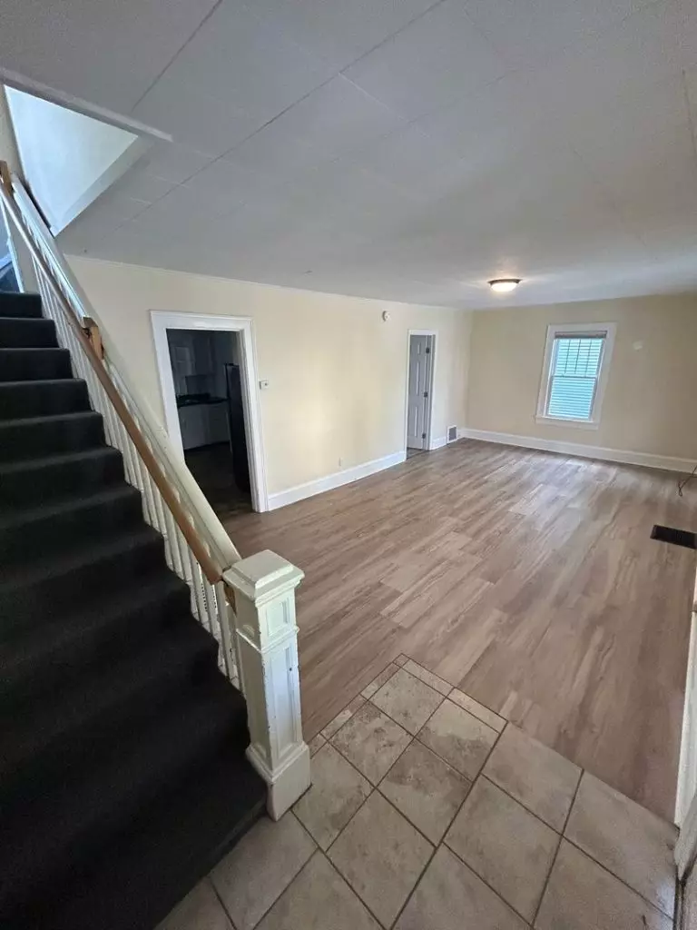43 Isham St, Burlington, VT | 5 Bedroom House Near UVM | June 2027