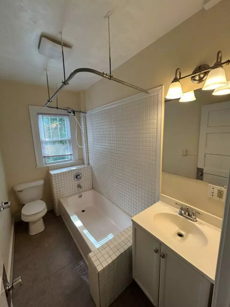 43 Isham St, Burlington, VT | 5 Bedroom House Near UVM | June 2027