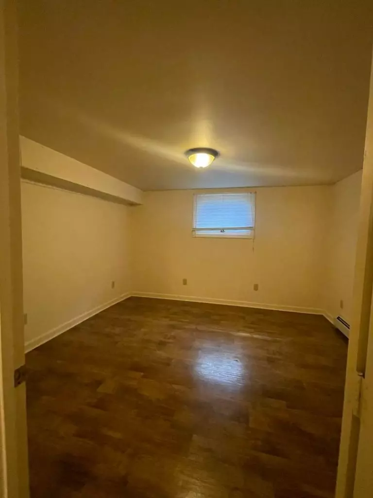 150 1/2 North St, Burlington, VT | 4 Bedroom Apartment Near Downtown & UVM | June 2027