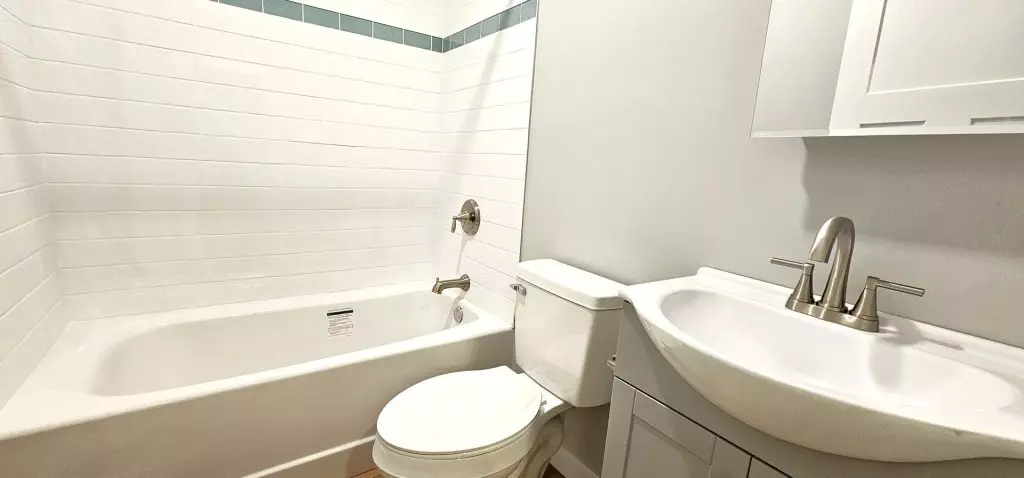 202 East Ave #1, Burlington, VT | Renovated 5 Bedroom Apartment Near UVM | June 2027