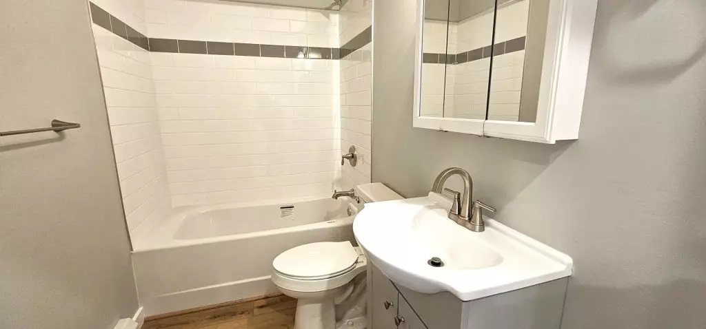 202 East Ave #1, Burlington, VT | Renovated 5 Bedroom Apartment Near UVM | June 2027