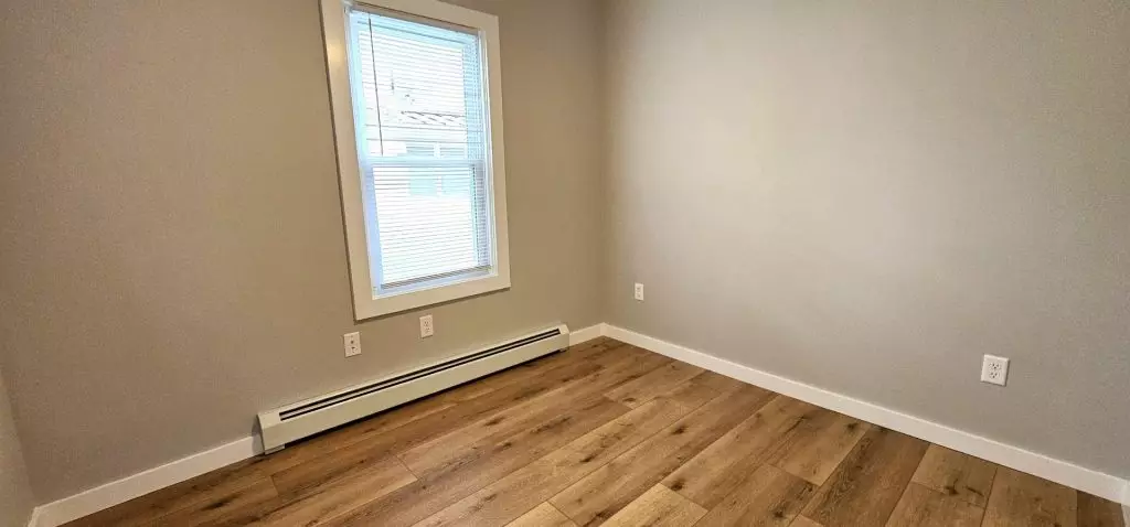 202 East Ave #1, Burlington, VT | Renovated 5 Bedroom Apartment Near UVM | June 2027