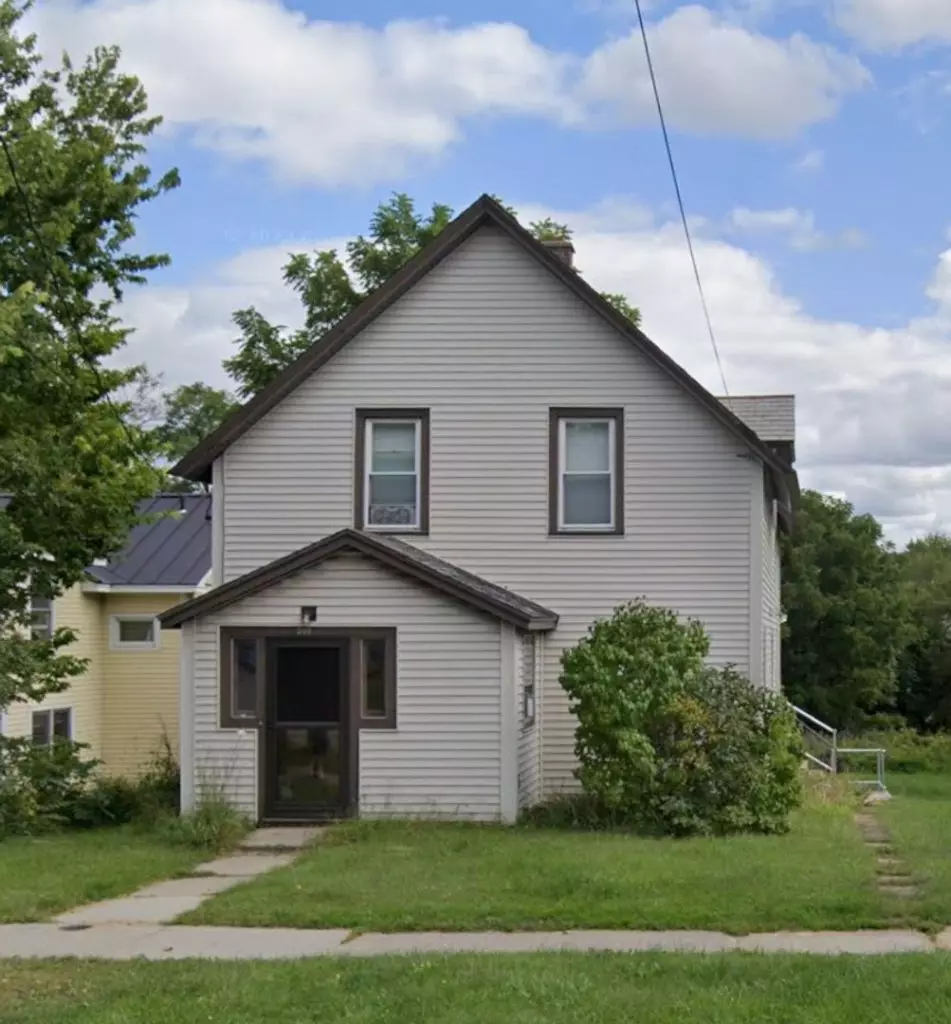 202 East Ave #1, Burlington, VT | Renovated 5 Bedroom Apartment Near UVM | June 2027
