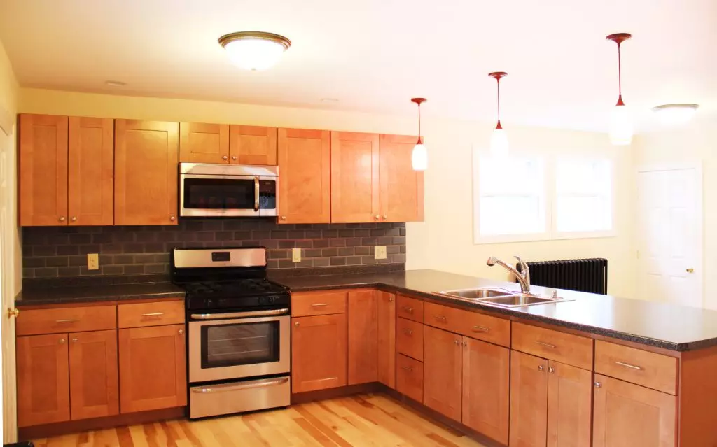 6 Bedroom House – 187 N. Champlain BURLINGTON- June 1st 2027!