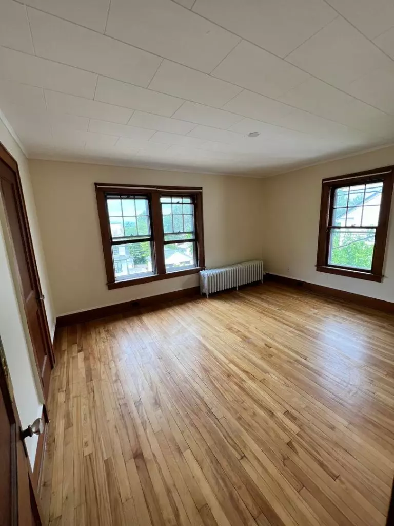 360 S Winooski Ave Apt B, Burlington, VT | 4 Bedroom Apartment Near UVM & Downtown | June 2027
